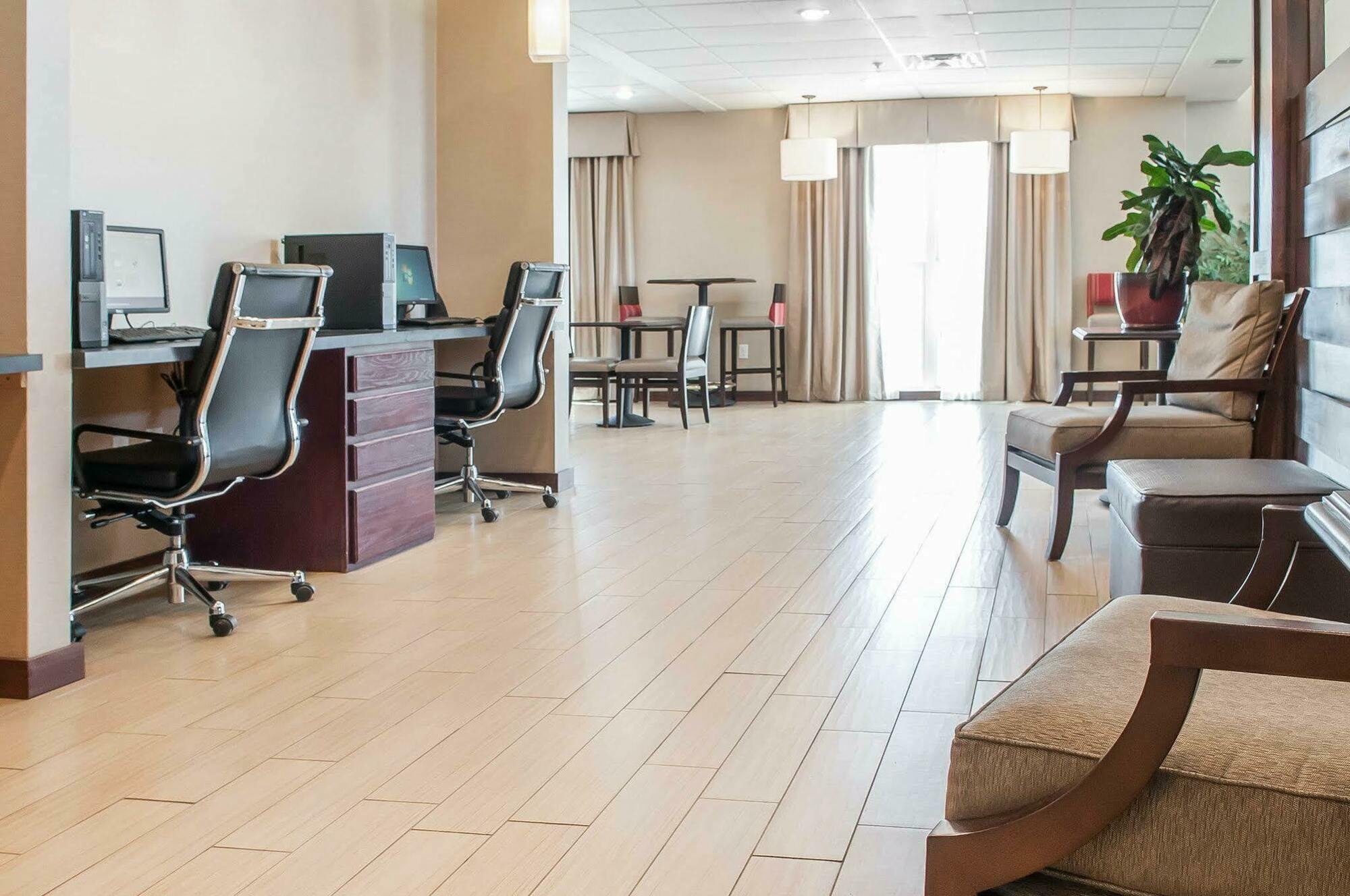 Comfort Suites Фармингтън Екстериор снимка