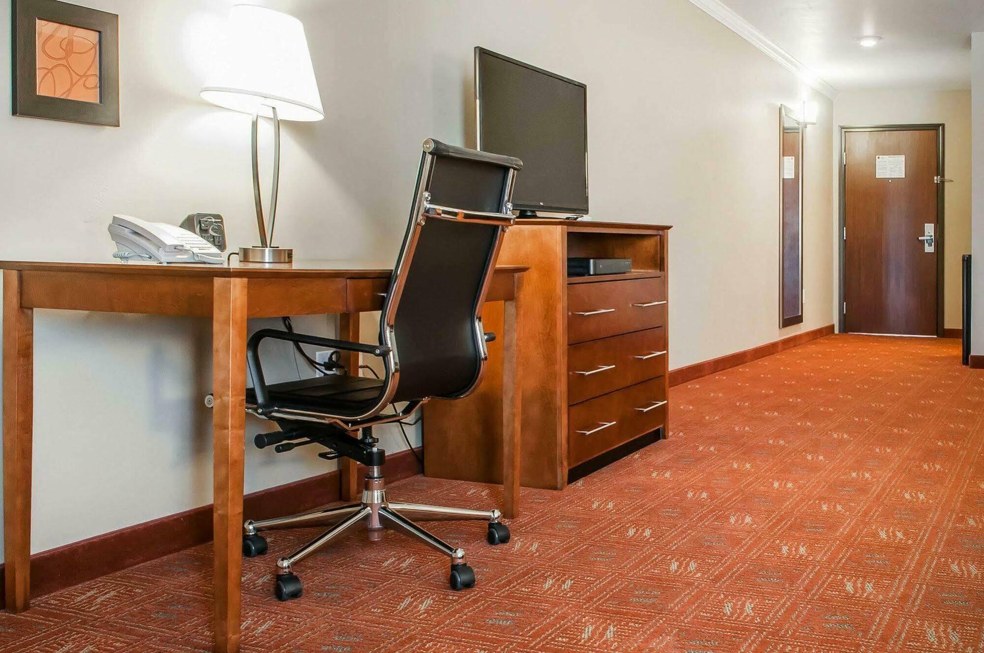 Comfort Suites Фармингтън Екстериор снимка